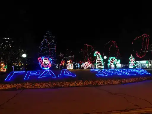 "Kome je do pesme kada nam je svima do plakanja“: Zaječarci o (ne) ukrašavanju grada i dočeku
