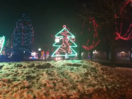 Lampice iz budžeta ispumpavaju parice: 3.473.597,98 dinara izdvojeno za dekorativnu rasvetu ove godine!