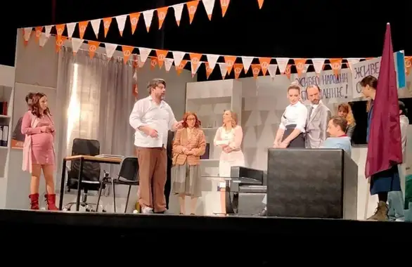U Kladovu odigrana komedija zaječarskog pozorišta “Narodni poslanik”