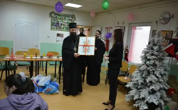 Episkop Ilarion posetio „Oblutak“ i darivao njegove štićenike