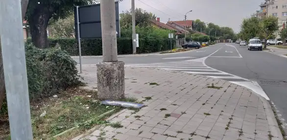 Saobraćajna signalizacija izaziva zabune: deo znakova nestao, deo oštećen