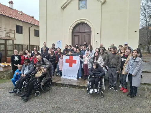 Održana likovna radionica u manastiru Suvodol: predmeti idu na aukciju 11. decembra