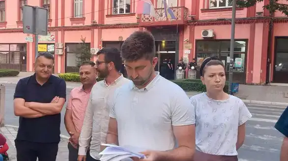 Šta je opozicija našla u biračkom materijalu u Zaječaru: Glasali s boravištem, preminuli, bez potpisa