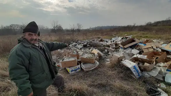 Sramno: Više od godinu dana oranicu zasipaju otpadom - odgovorni izmiču zakonu