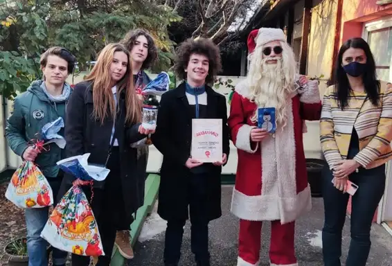 Gimnazijalci obradovali drugare iz “Oblutka”