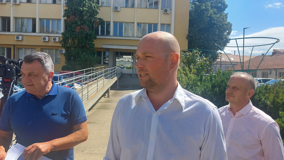 "Ustavna žalba NE ODLAŽE izvršenje pravnosnažne sudske presude. To znaju svi studenti prve godine Pravnog fakulteta, osim ministarstva": Kaže advokat Predrag Stanković