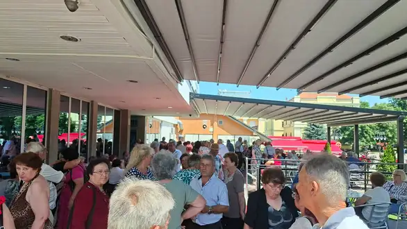 „Mi samo jedemo, pijemo i veselimo se, a SNS plaća“: Udruženje penzionera u Zaječaru opet zloupotrebljava penzionere