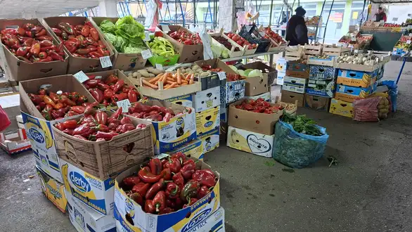 Pijačni barometar: Prodavci kažu da su cene niže ali je prodaja "opala" za više od 40 odsto