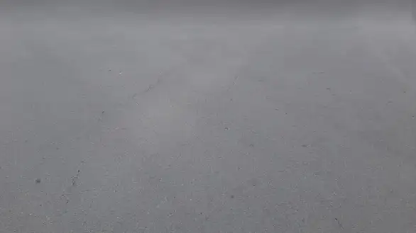 Za manje od dve godine ulegnuće i ispucali asfalt u Crnorečkoj: Od obećanog trotoara još uvek ništa