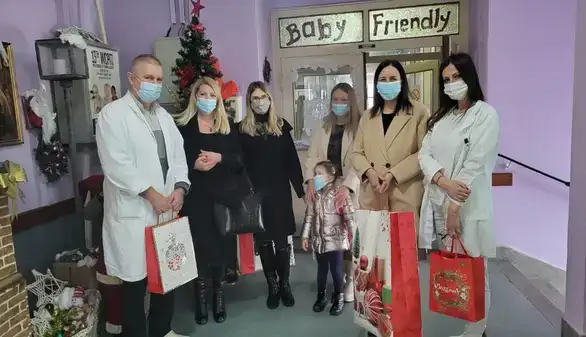 Supruge sveštenoslužitelja i eparhijskih službenika posetile porodilište