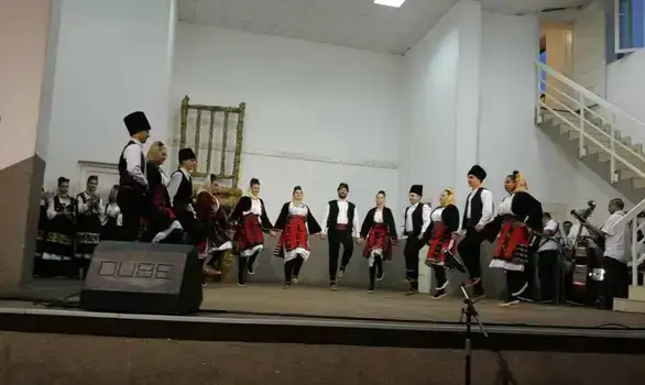 U Velikom Izvoru održana 14. Međuokružna smotra seoskih folklornih ansambala „Potekla voda studena“