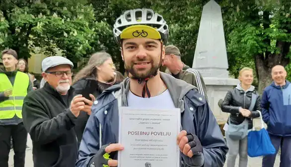 "Svedok sam da se naši građani žele vratiti iz inostranstva, ali se boje da se ne nađu ispod neke renovirane nadstrešnice": Poručio student iz Zaječara koji je biciklom išao do Strazbura