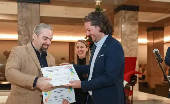 Naučni klub Zaječar i koordinator kluba, profesor Mladen Šljivović dobili su priznanje za podršku i izuzetan doprinos radu Centra