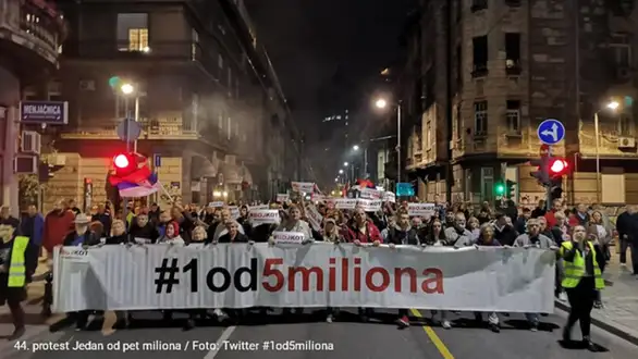 Protest „Jedan od pet miliona”: Rektoratu da se dozvoli da na miru pročita doktorat Siniše Malog i časno donese odluku