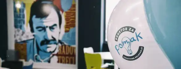 Komedija "Pulen" u Prostoru za Pomak