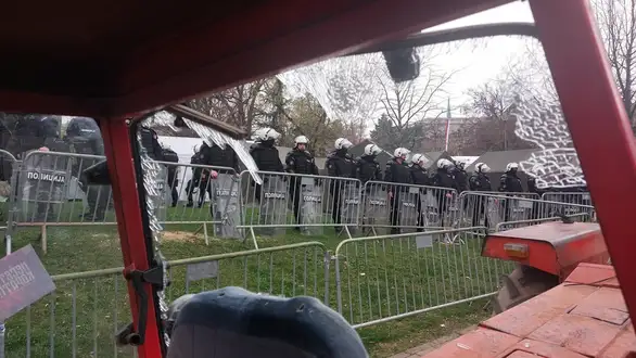 U Ukrajini "tituški", u Srbiji "ćaci": Na koga se vlast ugledala u angažovanju kriminalaca i huligana