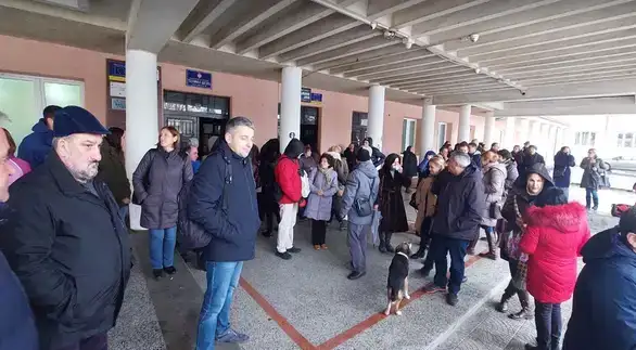 Prosvetari iz Zaječara održali skup podrške kolegama iz Trstenika