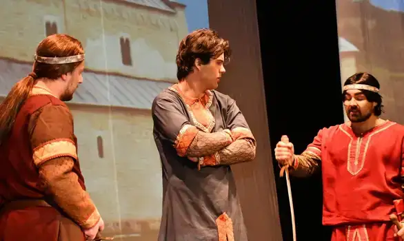 Predstava "Putovanje sa Svetim Savom" izvedena u prepunoj sali negotinskog Doma kulture