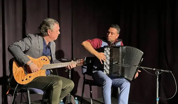 Na letnjoj sceni Pozorišnog muzeja, održan je koncert ,,Razgovori”