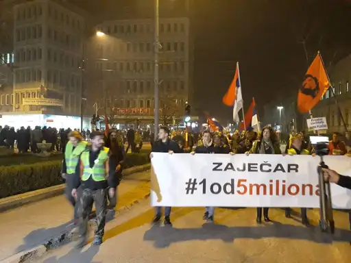 Nastavlja se represija komunalne policije: Živi zid oko zgrada u centru