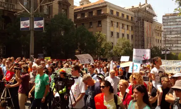 Protest pokreta Odbranimo reke Stare planine ispred Vlade Srbije: Ispunite obećanje, zabranite gradnju MHE u zaštićenim zonama