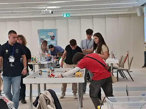 Robo klub Mejkers lab Gimnazije najbolji u Srbiji