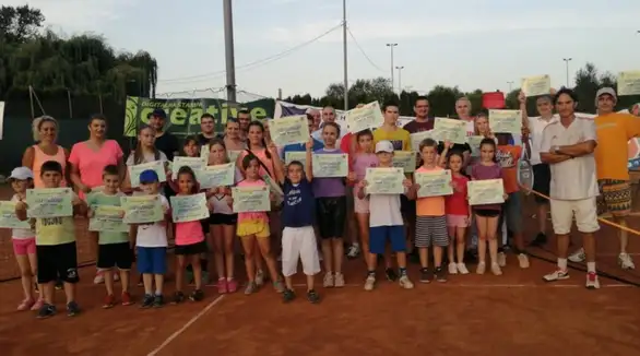 Festival tenisa na Popovoj plaži: Održan tradicionalni turnir roditelji i deca