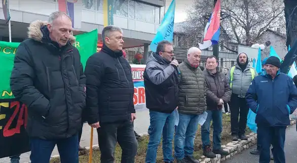 Deo radnika Ziđina uz podršku Borana na kratko blokirali ulaz u to preduzeće. Traže primenu Kolekitvnog ugovora iz 2018. godine