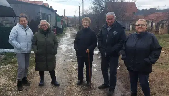 „Nikada nismo imali asfalt, a obećavano je pred svake izbore“: Stanari Šumadijske ulice u Zaječaru ogorčeni zbog „lažnih“ obećanja vlasti