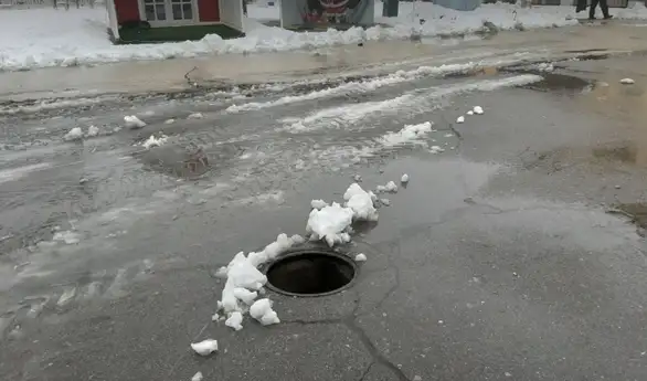 Oprez: Otvoren i neobeležen šaht