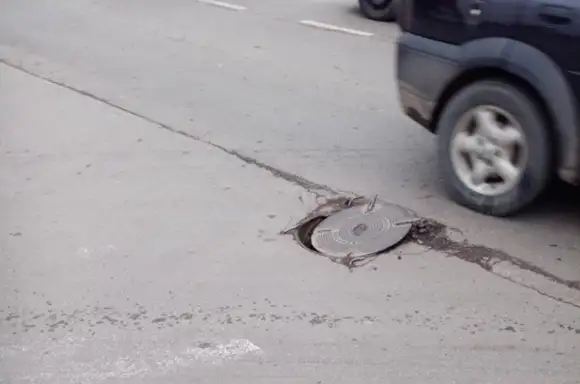 Prijavi problem: Opasan šaht na uglu ulica Đure Salaja i Čupićeve