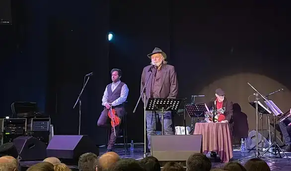 Novogodišnji koncert Radeta Šerbedžije “Eto pjesma”,oduševio publiku u prepunom zaječarskom teatru