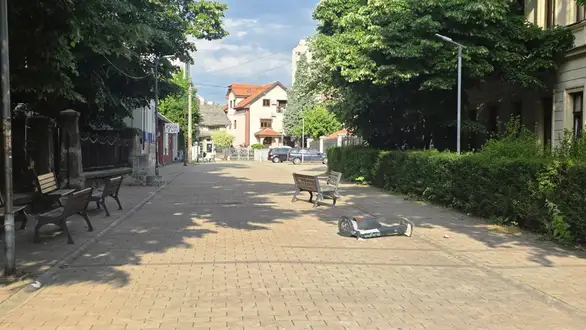 Ponovo obnorena kanta između dve osnovne škole u Zaječaru