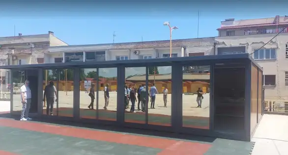 Umesto Hale sireva, Zaječarci dobili kontejner sa pet zvezdica i pokvarenom klimom: Temperatura kao u sauni