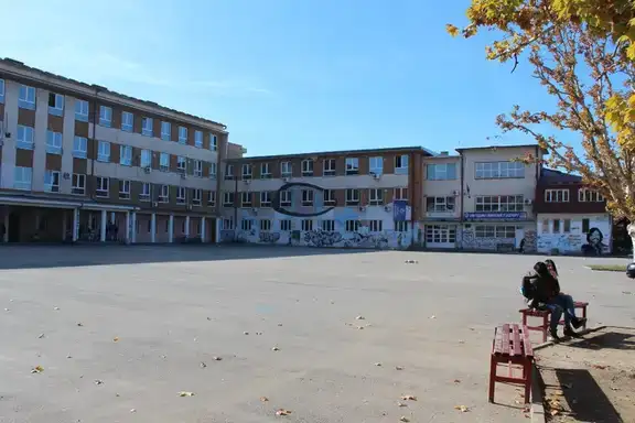 Đaci ponovo u klupama, u nekim školama skraćeni časovi