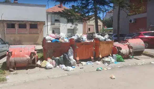 Puni kontejneri u centru Zaječara: Iz JKSP "Zaječar" kažu da je došlo do kvara na vozilu koje iznosi smeće
