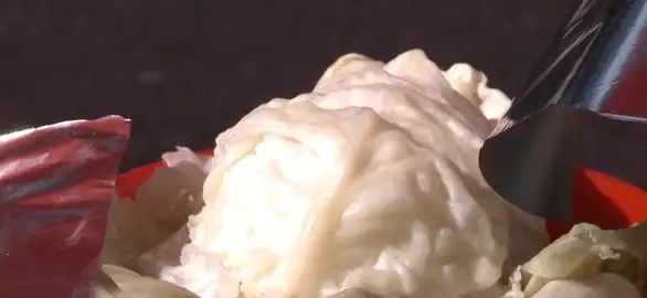 Iako je smotana, sve se vrti oko nje