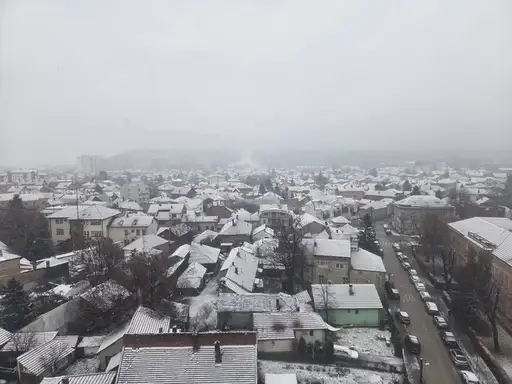 U Zaječaru su se zabeleli krovovi