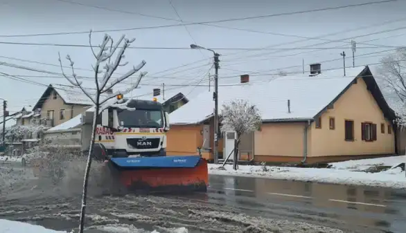 Stanje na putevima: Kiša, susnežica i sneg otežavaju vožnju