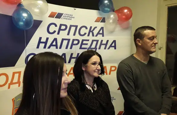 Gradski odbor Srpske napredne stranke podelio paketiće deci bez roditeljskog staranja