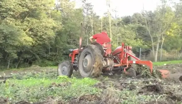 Dozvole za kretanje zvanično postoje, ali poljoprivrednici ne mogu do njih