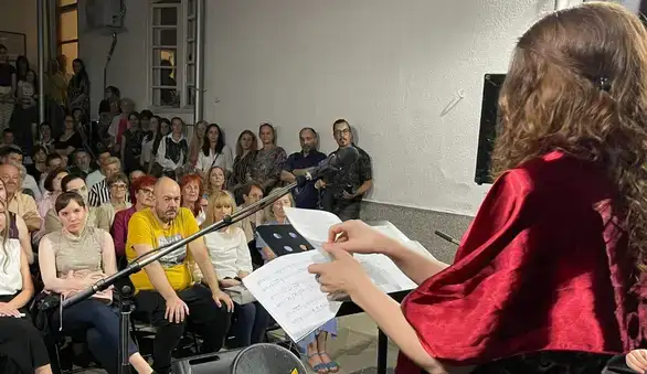 Na letnjoj sceni „Nenad Ciganović”, u prepunom dvorištu Pozorišnog muzeja u Zaječaru, održano „Veče španske muzike”