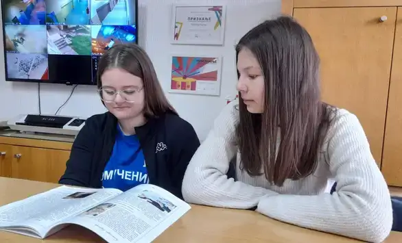Magdalena Raducić i Danica Marković, učenice Gimnazije, prve u svojim kategorijama na takmičenju iz srpskog jezika i jezičke kulture