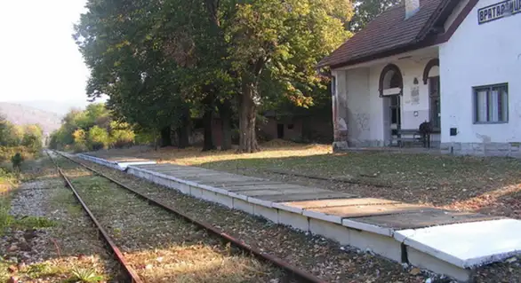 Akcija čišćenja železničkih stanica: Divlja deponija pored stanice u Vratarnici