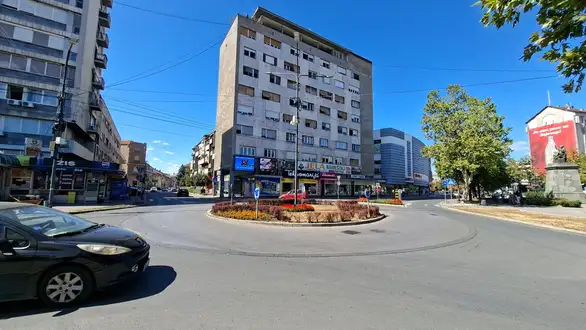 Stanje na putevima: Teretna vozila na pojedinim prelazima čekaju i do osam sati