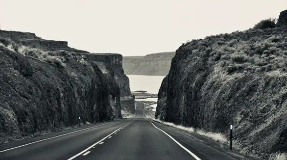 Stanje na putevima: Mokar kolovoz i nepredviđeni zastoji u većini krajeva Srbije, odroni na planinama