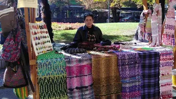 Izložba tkanih i pletenih odevnih predmeta i torbi pod nazivom „Raskoš unikata“ u Radul begovom konaku