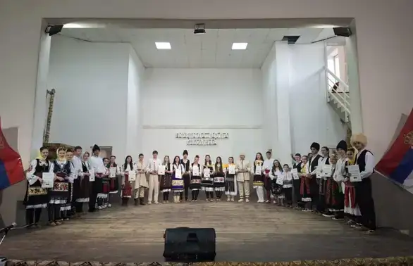 U Velikom Izvoru održana 17. Međuokružna smotra seoskih folklornih ansambala u koreografisanom folkloru „Potekla voda studenaˮ