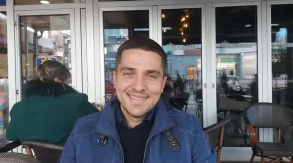 Miloš Stuparević, bivši član SNS, i polaznik Akademije mladih lidera te stranke najavio izlazak na izbore: Opozicionar ili "trojanac" vlasti?