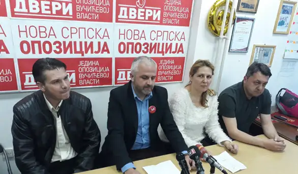 Danas je stradao jedan prozor, sutra to može biti nečija glava!